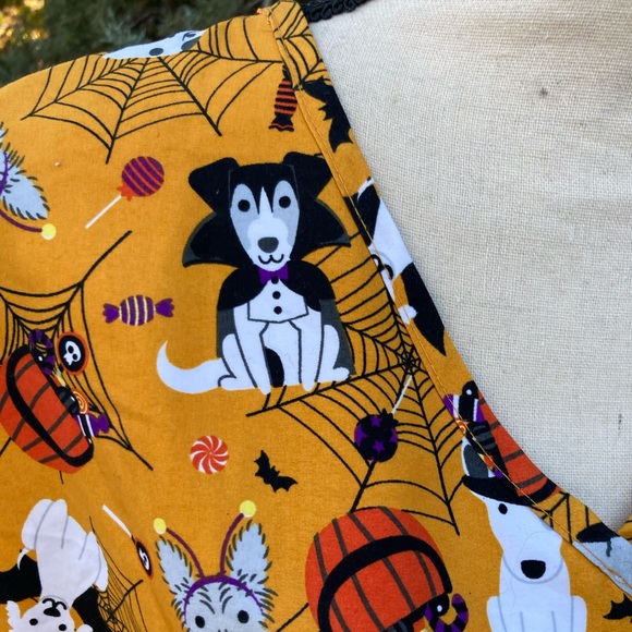 Serene Uniforms Orange Halloween Dogs Puppy Scrub Top XL Trick Or Treat - Picture 5 of 6